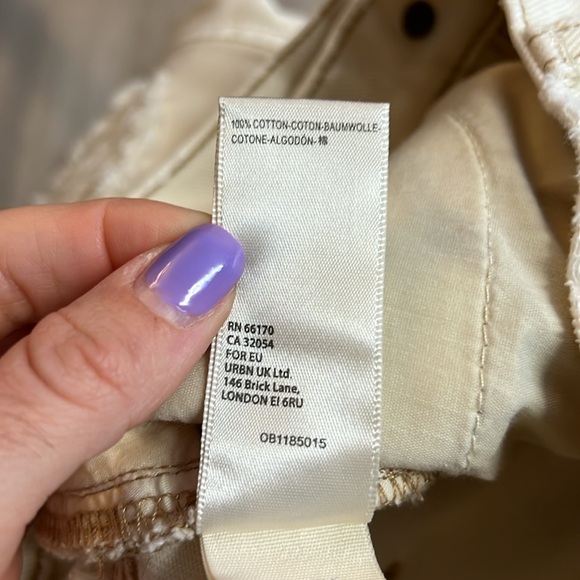 We The Free Curvy Cream Colored Distressed Jeans- 26 - Picture 8 of 8